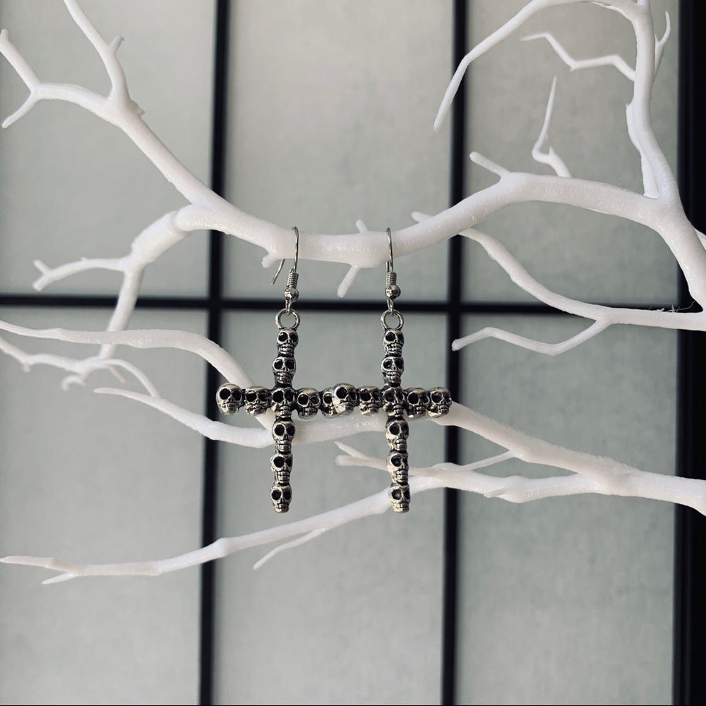 Cross Skulls Gothic Antique Silver Dangle Earrings - Picture 6 of 12